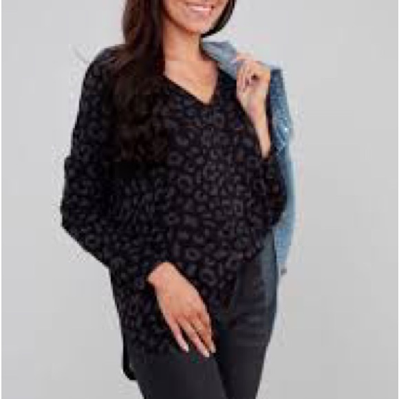 Mud Pie Black Leopard Teddy Long Sleeve Tee, Small - Picture 8 of 8